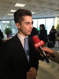 Holzapfel_Niklas_beim_ORF-Interview.jpg