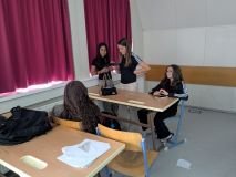 PXL_20250617_091747197_-_Mdchen_beim_Videodreh.jpg