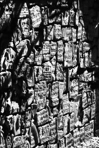 Bild5_-_Grabsteinwand.jpg